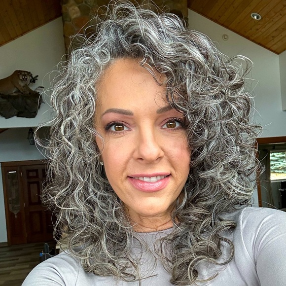 Meet your Posher, Heather - Picture 2 of 2